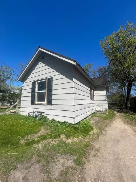 408 State St E, Detroit Lakes, MN 56501