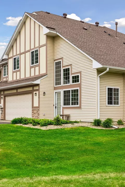 4099 Meadowlark Curv, Eagan, MN 55122