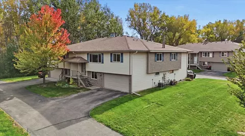 6838 Sandlewood Rd, Woodbury, MN 55125