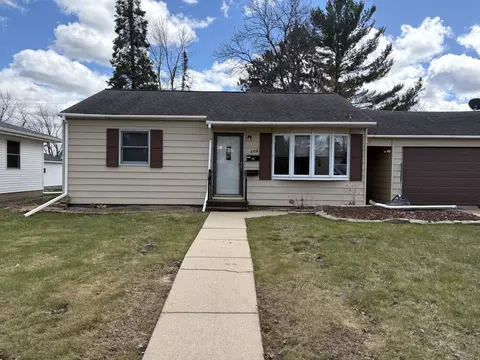 408 E 32nd St, Hibbing, MN 55746