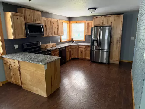 605 5th St NE, Montgomery, MN 56069