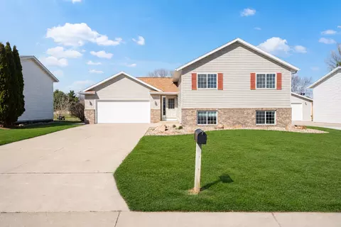 905 3rd St NW, Byron, MN 55920