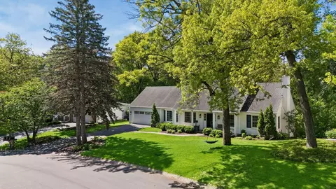 6533 Navaho Trl, Edina, MN 55439