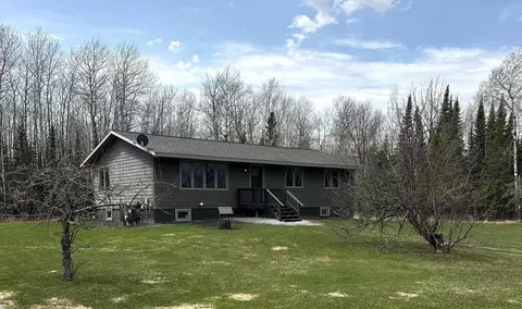 62638 300th St, Warroad, MN 56763