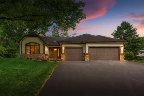3694 Windtree Dr, Eagan, MN 55123