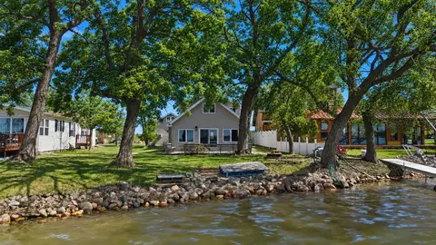 192 Shorewood Dr, Detroit Lakes, MN 56501