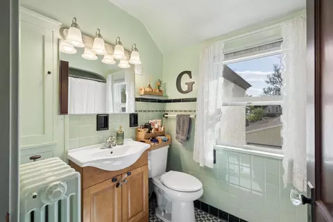 Bath - 121 12th Ave N, Saint Cloud, MN 56303 photo 2 of 3