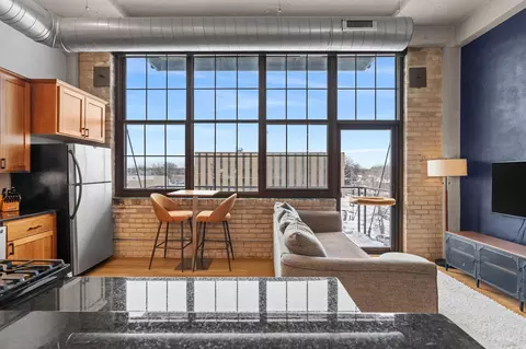 1901 E Hennepin Ave #306, Minneapolis, MN 55413