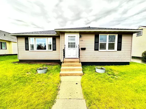 122 Sinclair Lewis Ave, Sauk Centre, MN 56378
