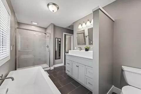 Bath - 5109 Drummond Rd, Mound, MN 55364 photo 1 of 5