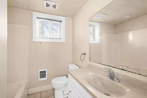 Bath - 1540 N 7th Ave E, Duluth, MN 55805 photo 1 of 1