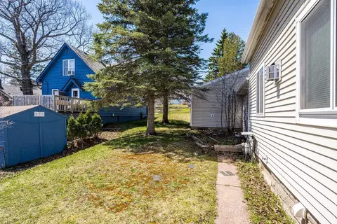 Exterior - 1540 N 7th Ave E, Duluth, MN 55805 photo 7 of 9