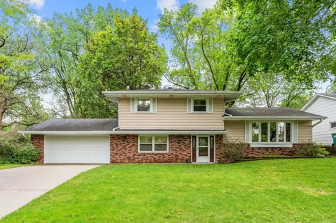 868 Cobb Rd, Shoreview, MN 55126