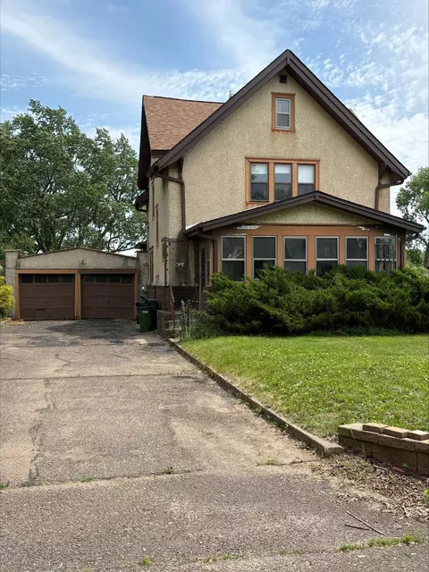 1824 Alta Vista Dr, Roseville, MN 55113