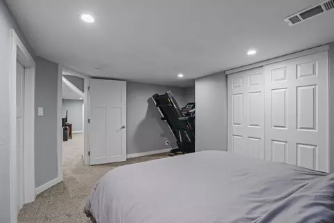 Bedroom - 10101 Harrison Rd, Bloomington, MN 55437 photo 4 of 4