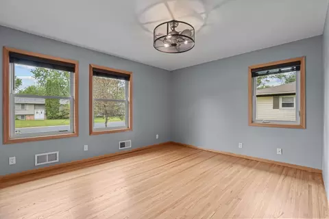 Bedroom - 10101 Harrison Rd, Bloomington, MN 55437 photo 2 of 4