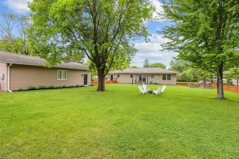 Exterior - 10101 Harrison Rd, Bloomington, MN 55437 photo 6 of 8
