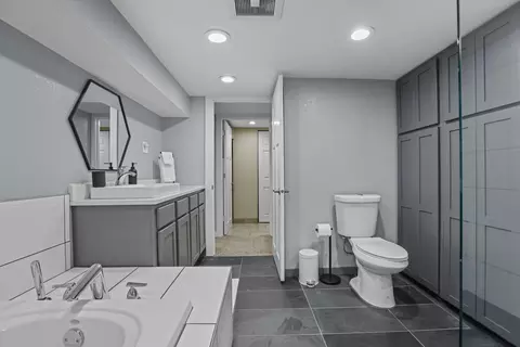 Bath - 10101 Harrison Rd, Bloomington, MN 55437 photo 2 of 3