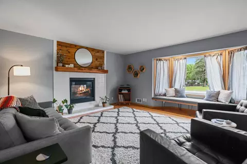 Living - 10101 Harrison Rd, Bloomington, MN 55437 photo 2 of 5
