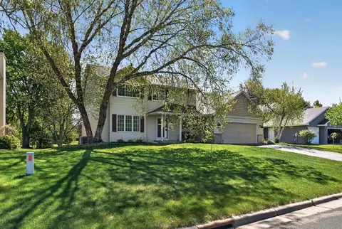 4696 Weston Hills Dr, Eagan, MN 55123