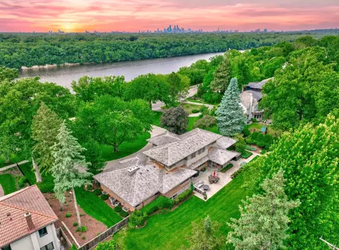 450 Mississippi River Blvd S, Saint Paul, MN 55105