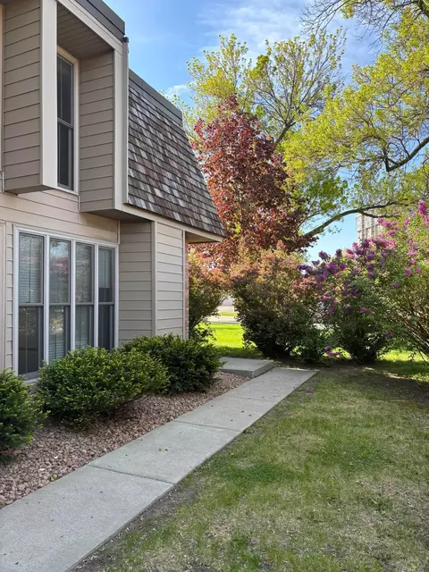 6301 Barrie Rd, Edina, MN 55435