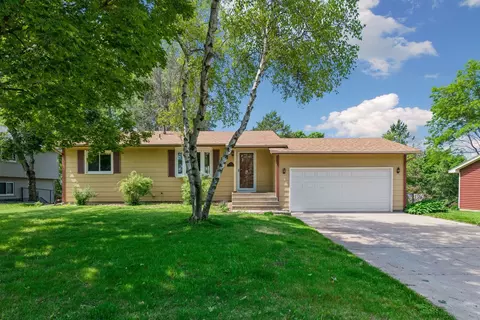 6990 Redwing Ln, Chanhassen, MN 55317