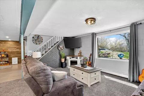 Living - 6501 Westgate Blvd, Duluth, MN 55807 photo 6 of 6