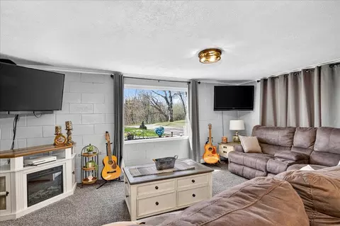 Living - 6501 Westgate Blvd, Duluth, MN 55807 photo 5 of 6
