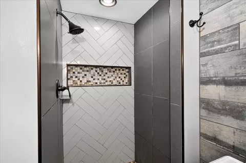 Bath - 6501 Westgate Blvd, Duluth, MN 55807 photo 3 of 4