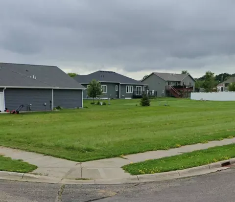 396 Hickory Ln NE, Owatonna, MN 55060