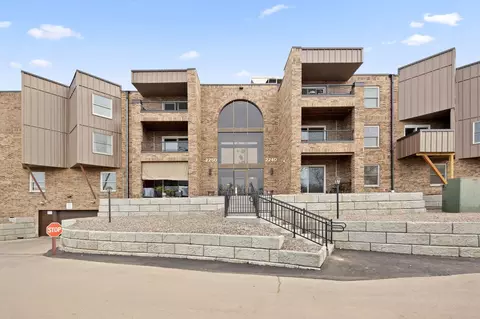 2250 Midland Grove Rd #307, Roseville, MN 55113