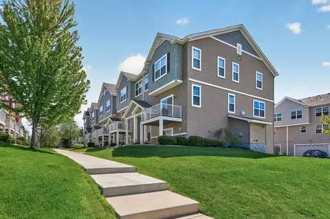 1957 Commonwealth Blvd #4, Chanhassen, MN 55317