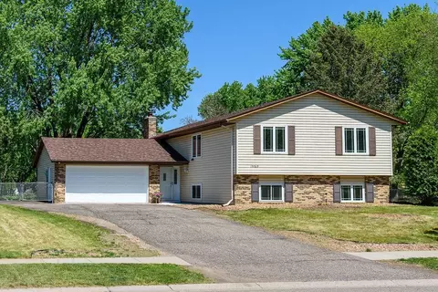 15769 Hayes Trl, Apple Valley, MN 55124