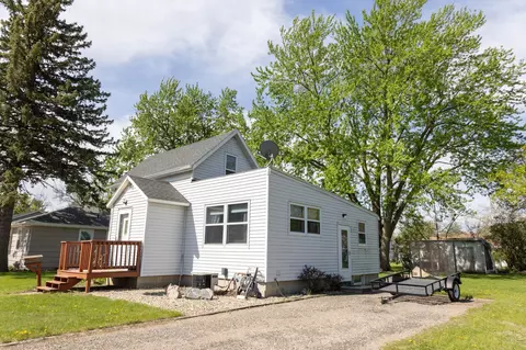 Exterior - 804 Redding Ave, Windom, MN 56101 photo 2 of 2