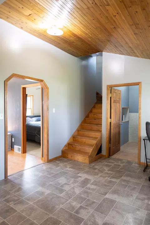 Entry Way - 804 Redding Ave, Windom, MN 56101 photo 3 of 4