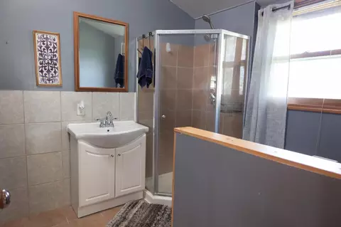 Bath - 804 Redding Ave, Windom, MN 56101 photo 1 of 2