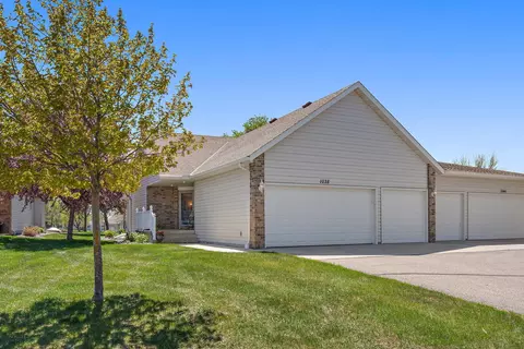 1038 Prairie View Dr SW, Hutchinson, MN 55350