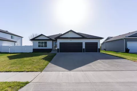 10174 Burgundy Dr, Horace, ND 58047