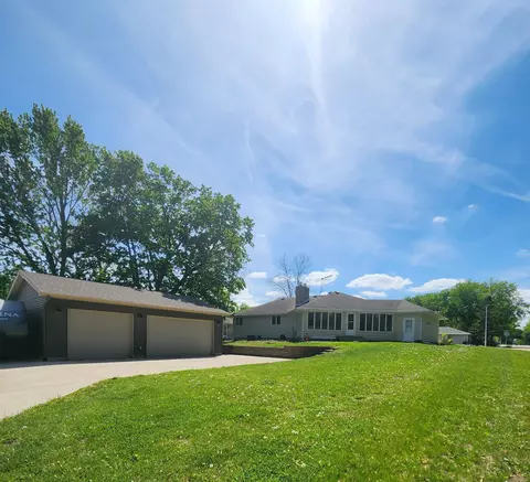 111 Sunrise Ave N, New Prague, MN 56071