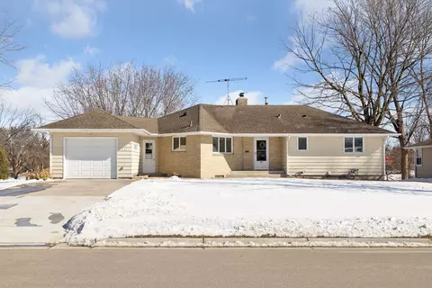 111 Sunrise Ave N, New Prague, MN 56071