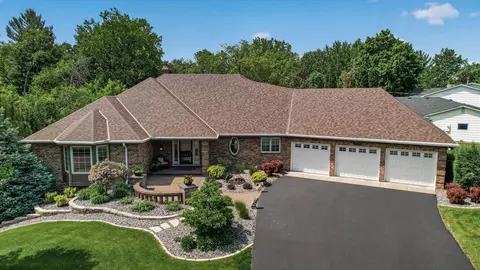 12400 Huntingdon Ln, Minnetonka, MN 55305
