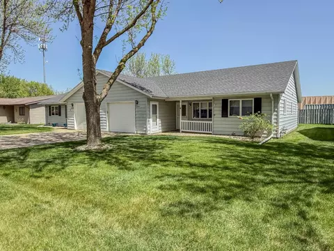 2411 Kenwood Dr SW, Willmar, MN 56201