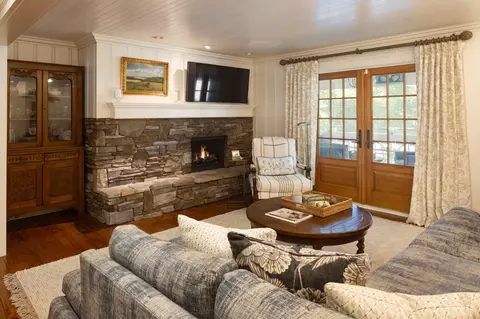 Living - 4202 Heathcote Rd, Deephaven, MN 55391 photo 2 of 6