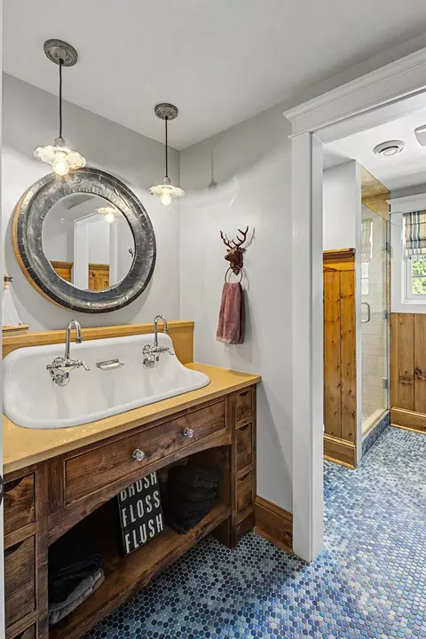 Bath - 4202 Heathcote Rd, Deephaven, MN 55391 photo 4 of 7