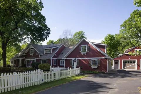 4202 Heathcote Rd, Deephaven, MN 55391