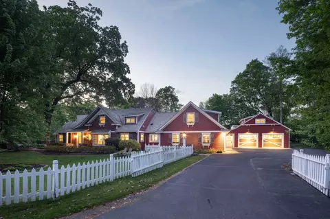 4202 Heathcote Rd, Deephaven, MN 55391