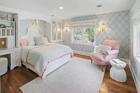 Bedroom - 4202 Heathcote Rd, Deephaven, MN 55391 photo 1 of 4