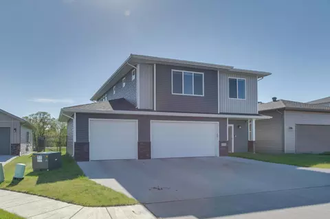 3255 10th St N, Fargo, ND 58102