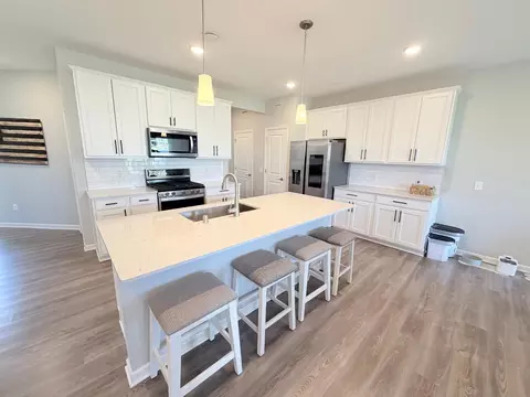 9648 4th St N, Lake Elmo, MN 55042